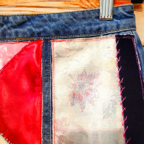 Upcycled☆Handmade Beautifully Embroidered Forever 21~Silk Patch Mini Skirt Sz 29 - Picture 6 of 13